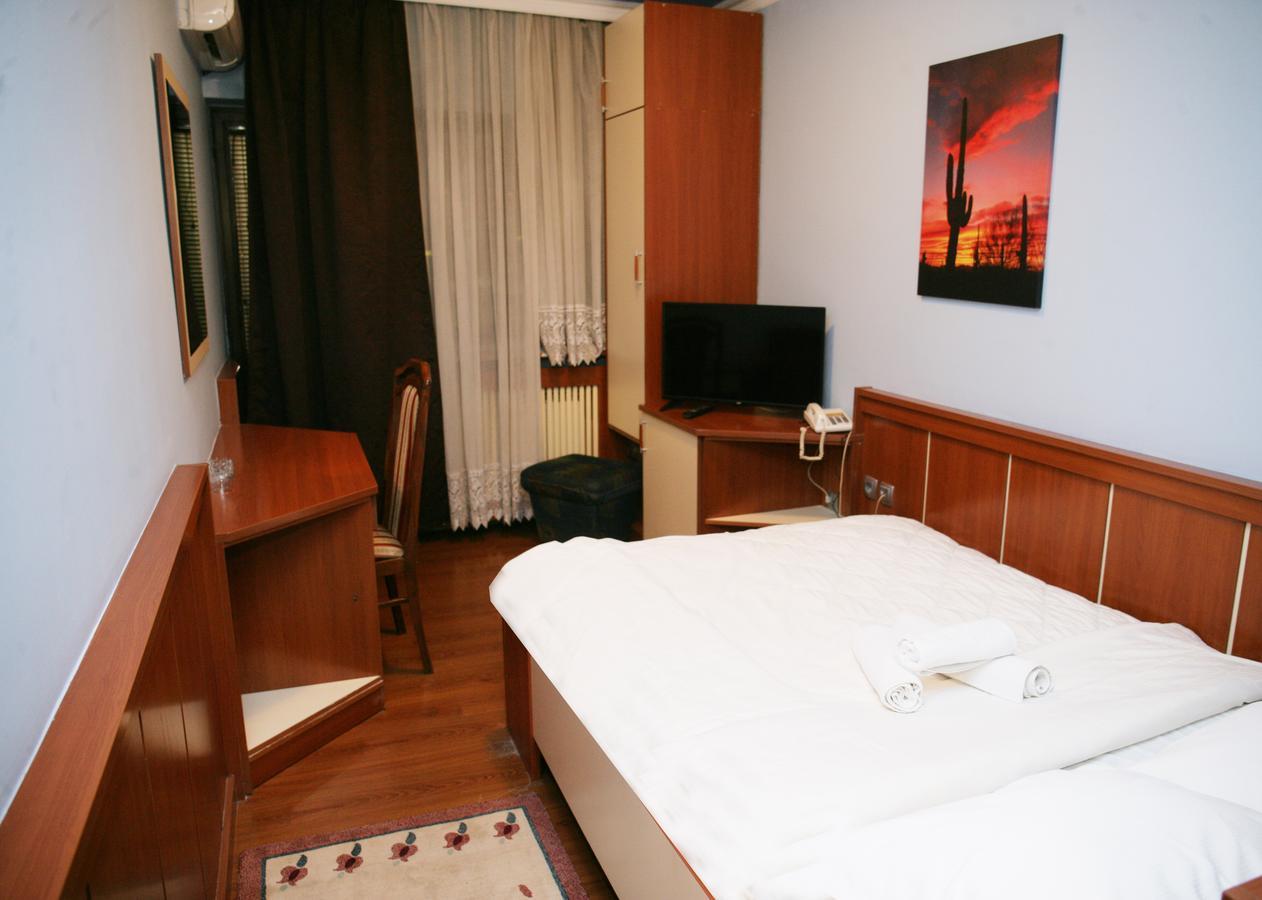 Motel Nana Баня Лука Екстериор снимка