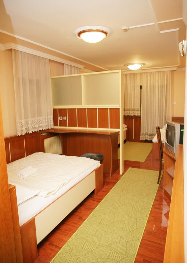 Motel Nana Баня Лука Екстериор снимка
