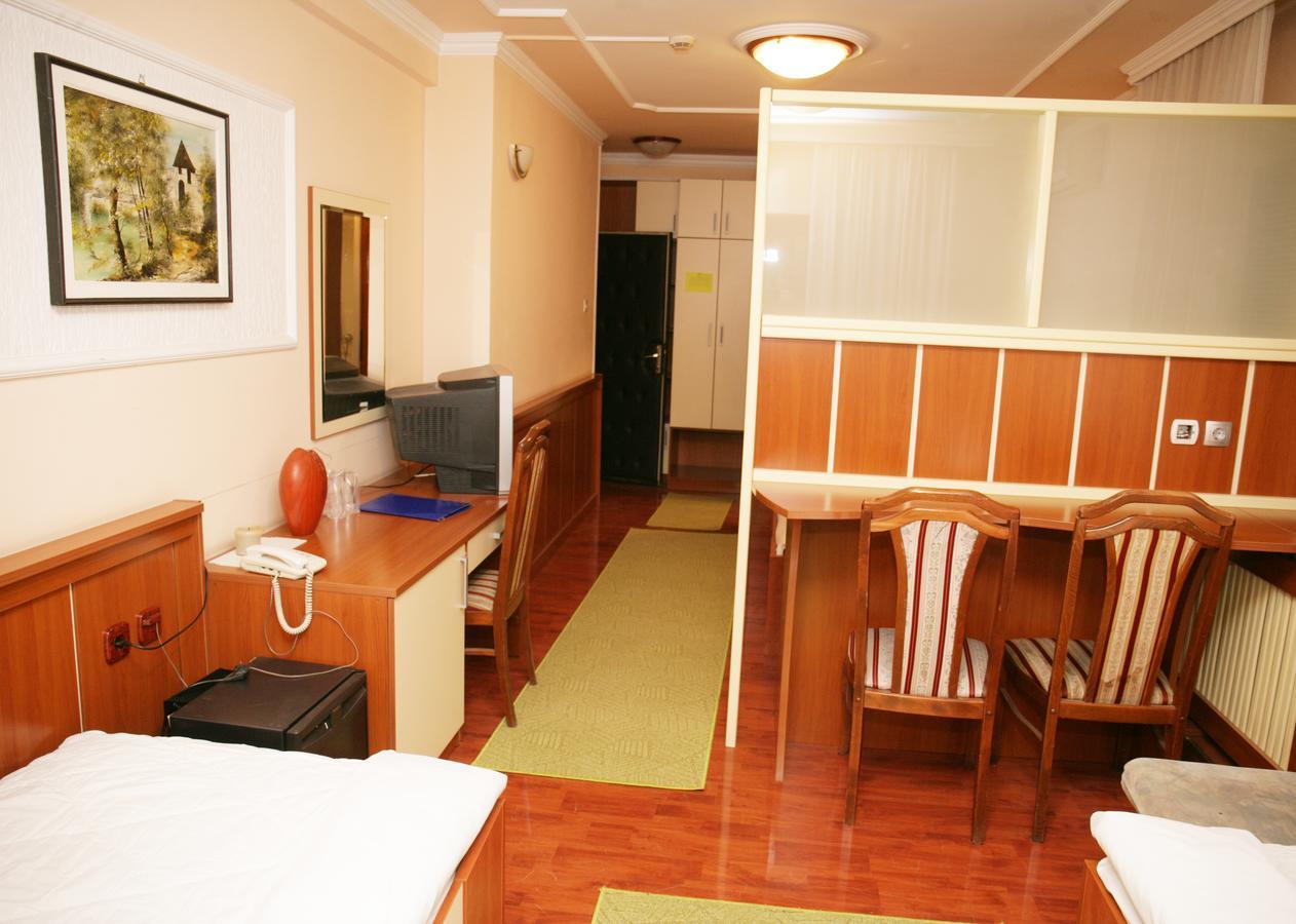 Motel Nana Баня Лука Екстериор снимка