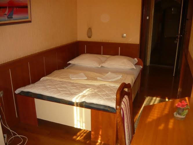 Motel Nana Баня Лука Екстериор снимка