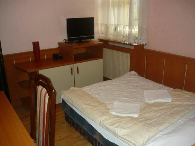 Motel Nana Баня Лука Екстериор снимка