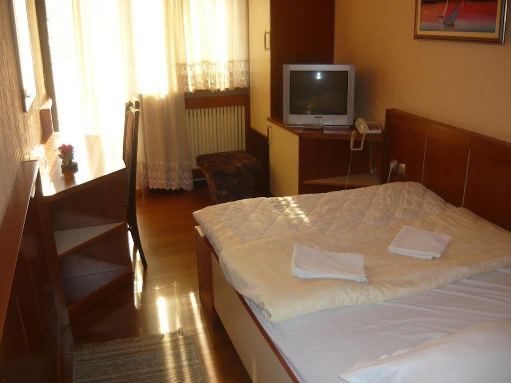 Motel Nana Баня Лука Екстериор снимка